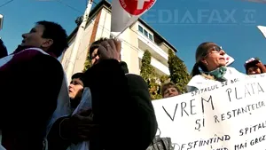 Sute de medici au protestat de Ziua Mondială a Sănătăţii, în faţa ministerului de resort