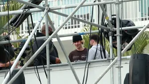 Noul an le-a prins pe vedetele de la Hollywood pe scenă, dar departe de fani!