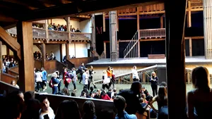 Incident după un spectacol pentru elevi. O scară a unui teatru s-a prăbuşit 