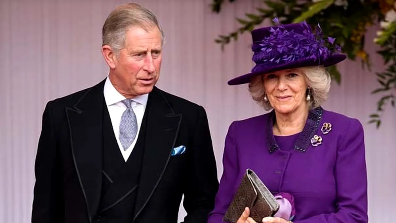Laura Bush: Prinţul Charles a băut gin dintr-o sticluţă ascunsă în buzunar, într-o vizită în SUA