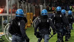 UEFA ameninţă Croaţia şi Serbia că vor fi excluse din competiţii din cauza violenţei fanilor