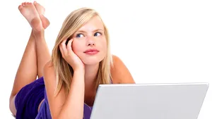 KISSENGER, invenţia dedicată cuplurilor care petrec mult timp pe INTERNET. Cum te ajută într-o relaţie la distanţă  - VIDEO