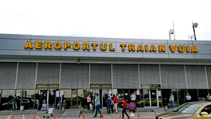 INCIDENT pe Aeroportul din Timişoara: Peste o sută de pasageri care urmau să zboare spre Creta, daţi jos din avion 