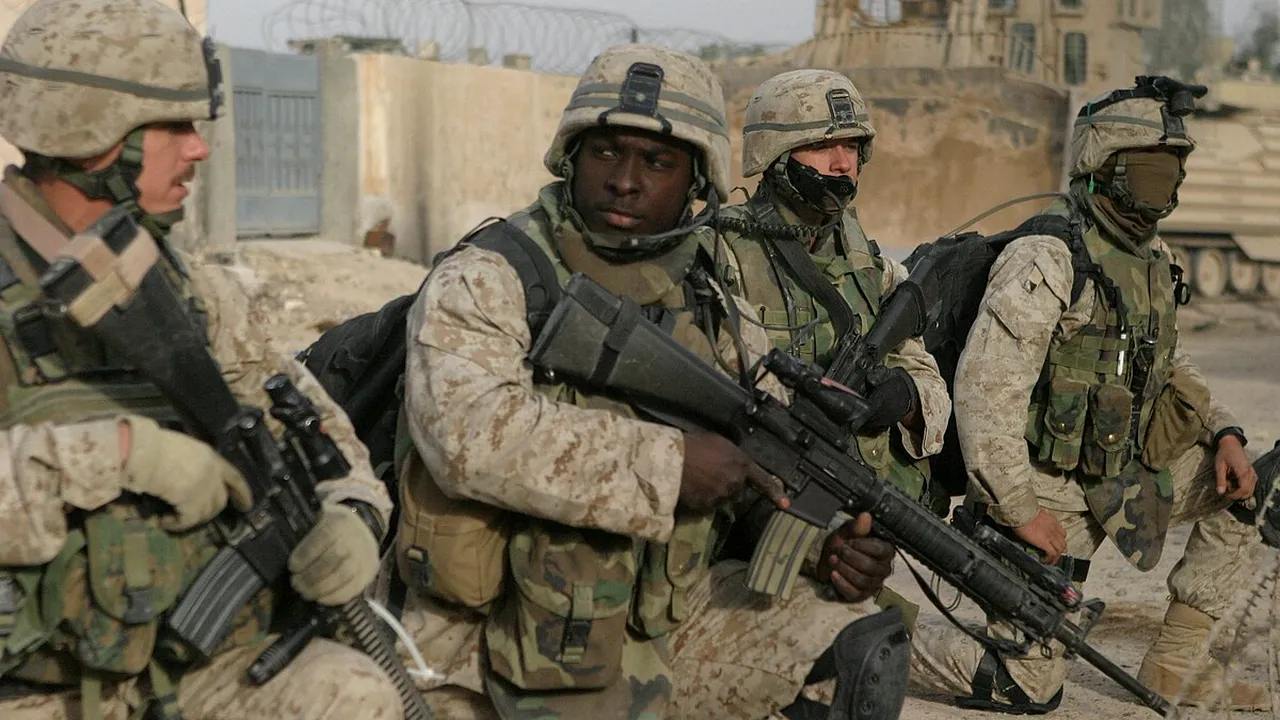Forţele americane atacate la o bază aeriană din Irak răspund 