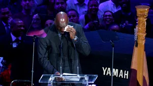 Michael Jordan şi Shaquille O'Neal, copleşiţi de emoţie la ceremonia dedicată lui Kobe Bryant
