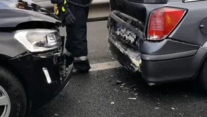 Trafic blocat pe A1 din cauza unui accident în lanţ. Starea celor 3 răniţi