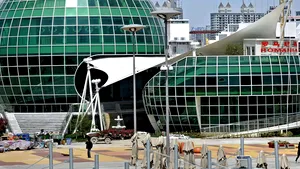 FOCUS: Mărul verde - pavilionul României la Expo 2010 - se deschide sâmbătă dimineaţă