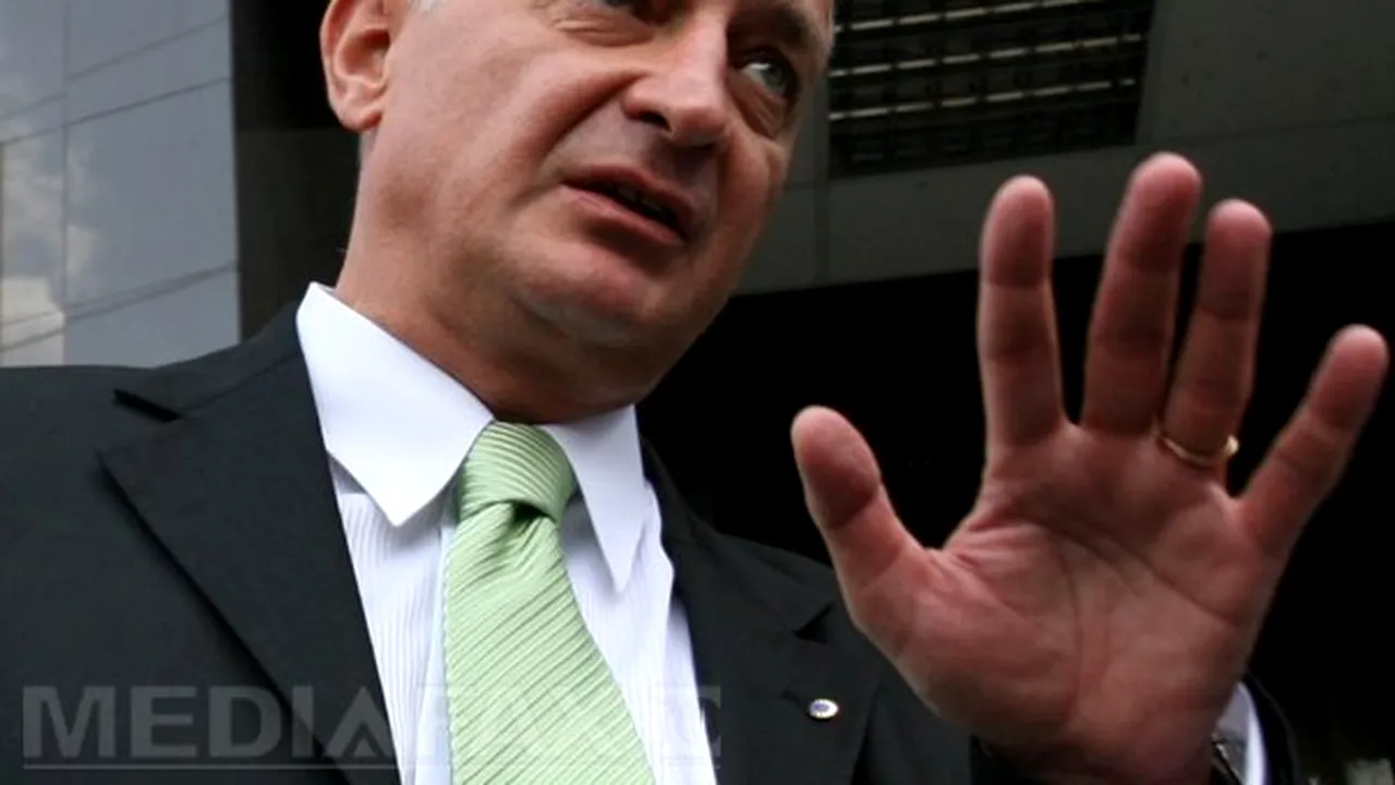 Frunda: Băsescu face o presiune psihică asupra populaţiei pentru a influenţa votul, dar e perdantă