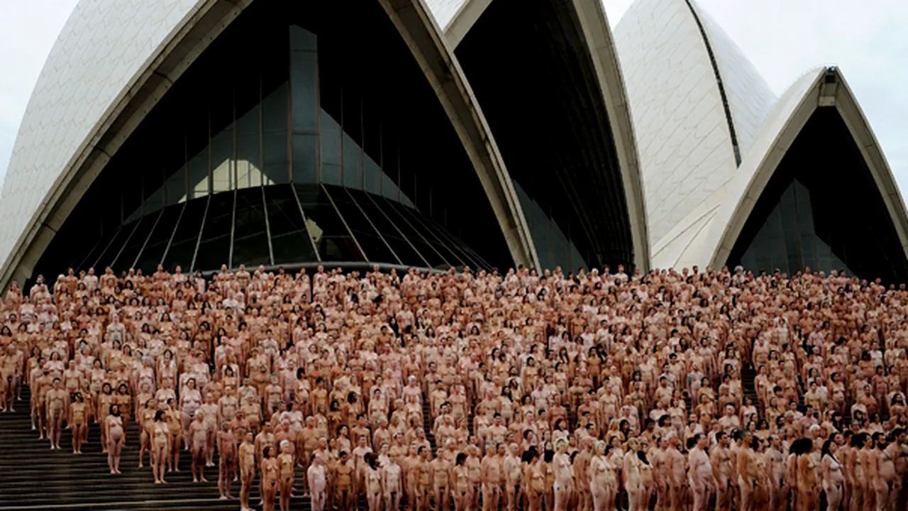 Câteva mii de australieni au pozat nud în faţa Operei din Sydney - FOTO şi VIDEO