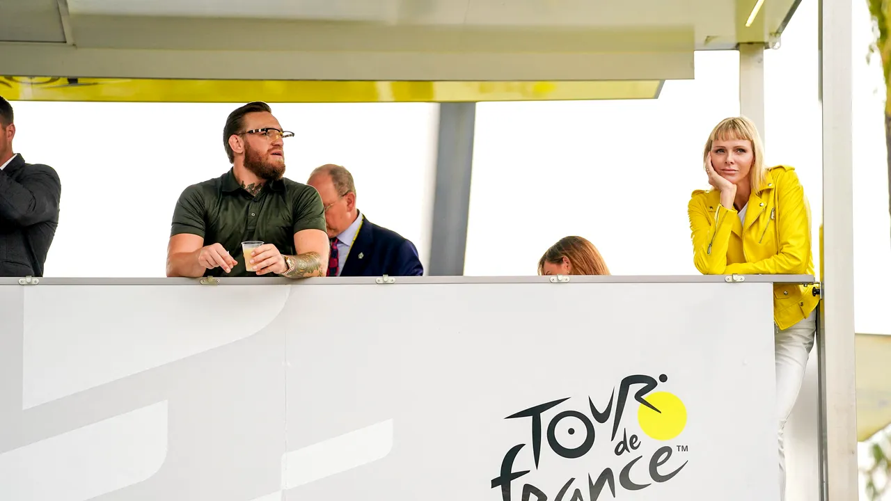 McGregor intră în Turul Franţei. Luptătorul MMA s-a fotografiat în celebrul tricou galben al învingătorilor