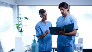 Fals şi abuz în serviciu la o clinică medicală din ţară. Angajaţi acuzaţi că au eliberat fişe medicale fără verificări