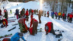Mii de turişti pe Valea Prahovei: Instalaţiile de transport pe cablu şi parcările, supraaglomerate
