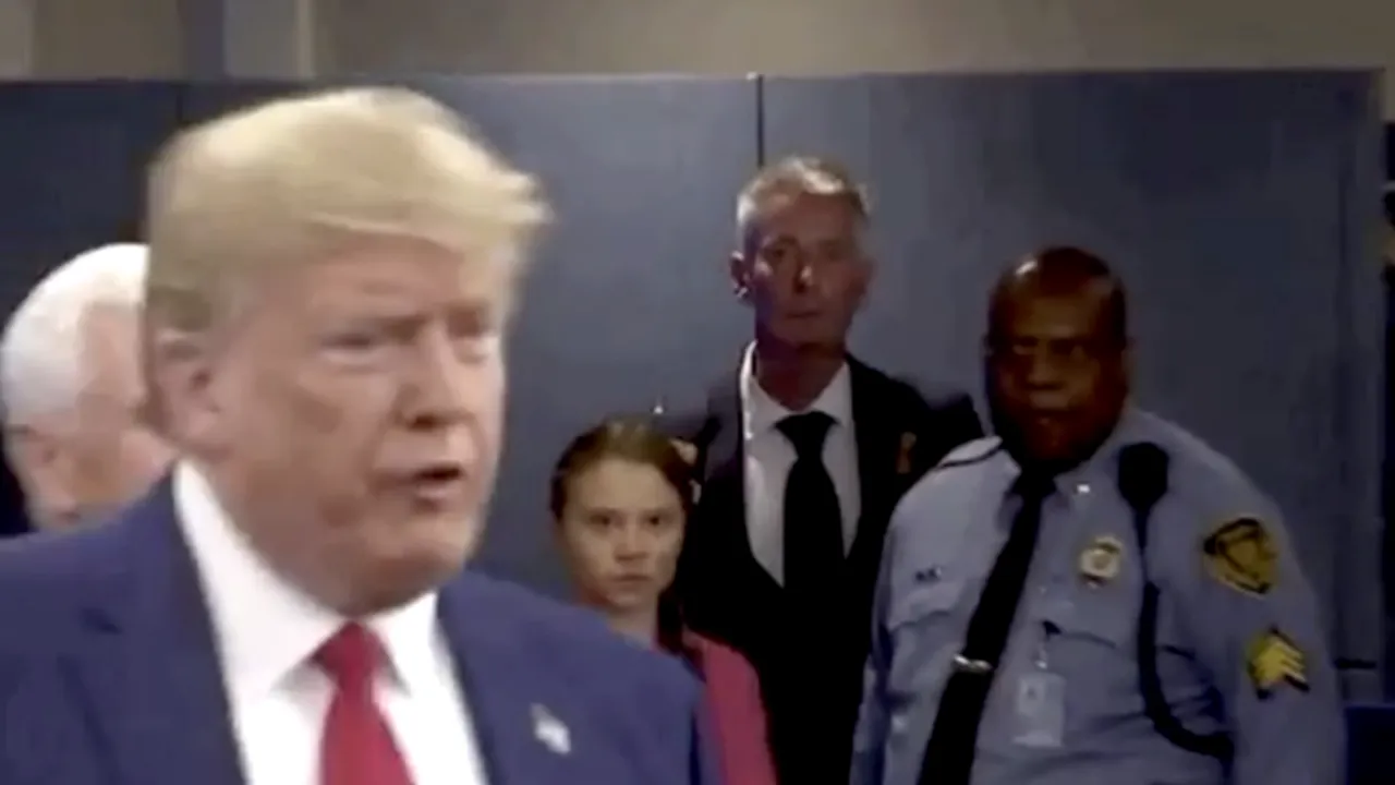 Donald Trump o ia peste picior pe activista Greta Thunberg/ Fata de 16 ani, surprinsă dezgustată de apariţia liderului de la Casa Albă - VIDEO