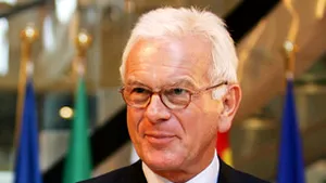 Poettering: O bună activitate a europarlamentarilor români va creşte participarea la vot