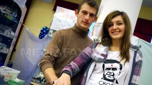 REPORTAJ AFP: Doi tineri s-au căsătorit pe baricade, la Kiev - FOTO