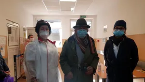 Spitalele sunt şi un loc al faptelor bune: Un bătrân de 84 de ani, care nu avea 60 de lei pentru tratament, a primit ajutorul cadrelor medicale