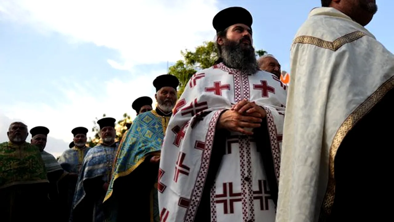Austeritatea din Grecia afectează puternic Biserica Ortodoxă. Doar unu din zece preoţi retraşi este înlocuit