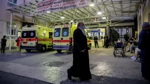 Incident în Grecia: un preot a atacat cu acid mai mulţi oameni, într-o mănăstire din Atena