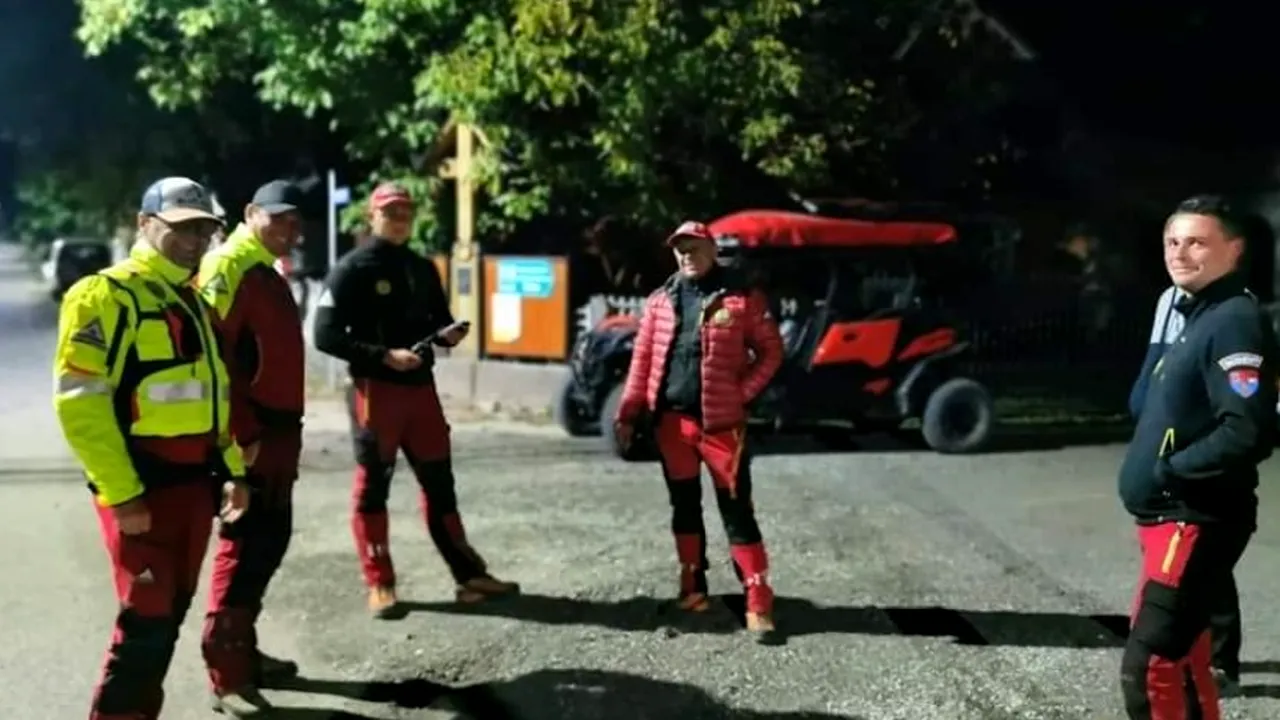 Turişti rătăciţi pe munte, recuperaţi după ore de căutări. Pentru că nu au stat pe loc, ajunseseră în alt judeţ