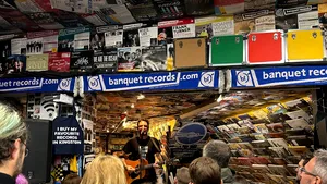 Frank Turner doboară recordul mondial pentru cele mai multe concerte susţinute în 24 de ore
