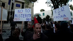 Proteste în Cipru faţă de planul european de asistenţă financiară - FOTO