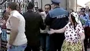Sinteşti: Scandal cu bătăi şi împuşcături între două familii de romi