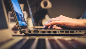 Studiu: 300 de milioane de copii se confruntă în fiecare an cu abuzuri sexuale online