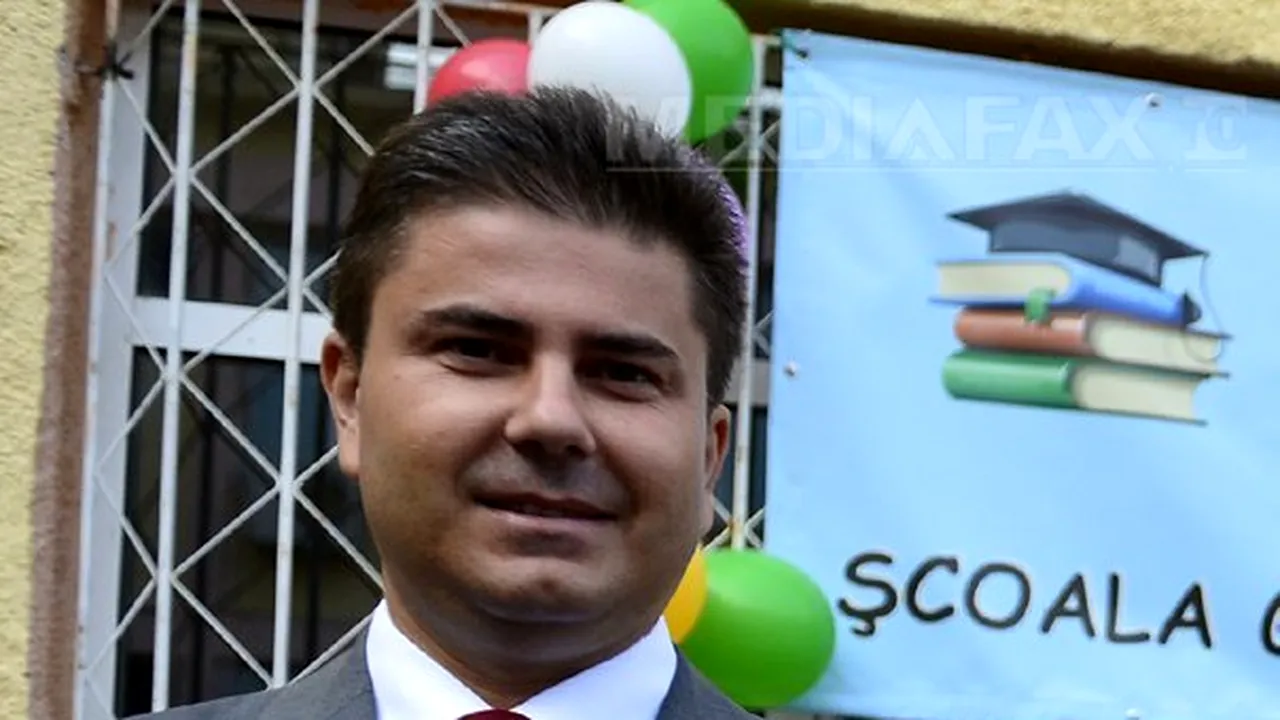 Secretarul de stat MAI Cornel Ciocoiu, eliberat din funcţie. Acesta cumulase salariul cu pensia