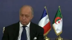 Laurent Fabius a aţipit în cursul unei reuniuni oficiale la Alger - VIDEO