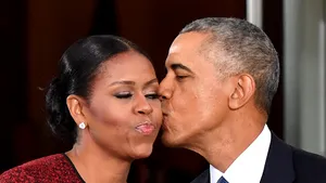 Soţii Barak şi Michelle Obama îşi vor scrie memoriile pentru 60 de milioane de dolari