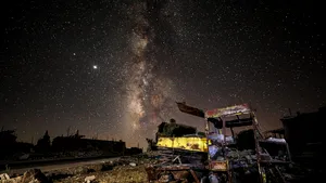 În timp ce atenţia globală este îndreptată exclusiv spre COVID-19 în Siria peste 100 de persoane au murit în atacurile