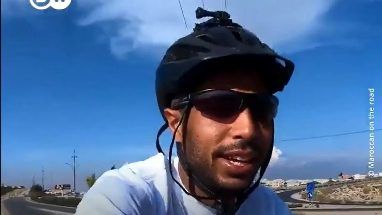 Yassine a mers patru ani pe bicicletă ca să participe la pelerinajul de la Mecca, dar riscă să nu-şi vadă visul împlinit
