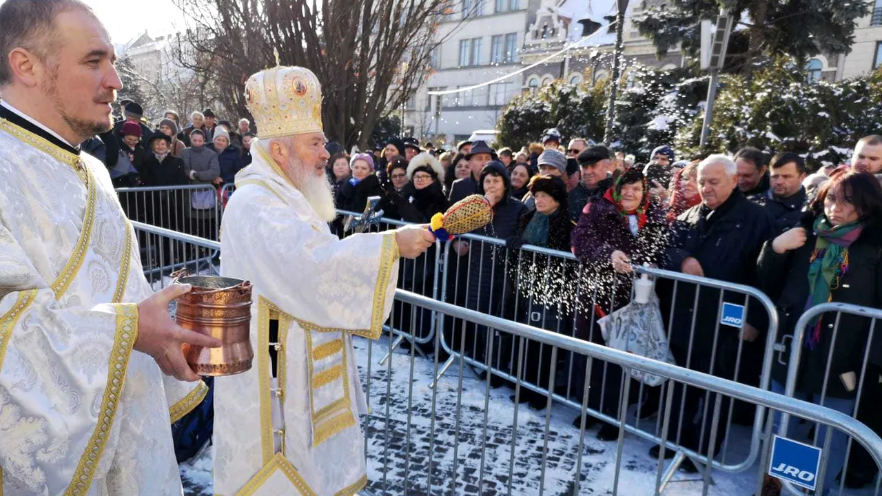 VIDEO Ce este Boboteaza, sărbătoarea de pe 6 ianuarie? Semnificaţia zilei şi obiceiurile. Curgerea inversă a râului Iordan