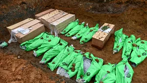  Zeci de mineri au fost îngropaţi în morminte comune, după cel mai grav accident din istoria recentă a Myanmarului