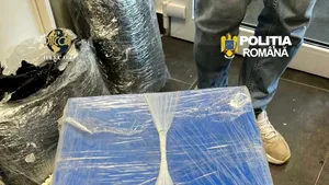 Peste 10 kilograme de canabis și un kilogram de cocaină, aduse din Spania prin curier. Un bărbat a fost arestat