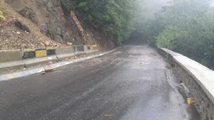Restricţii pe Valea Oltului: cad pietre şi plouă torenţial