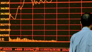 Acţiunile chineze au scăzut cu peste 6%, în pofida intervenţiei pe piaţa monetară a Băncii Chinei