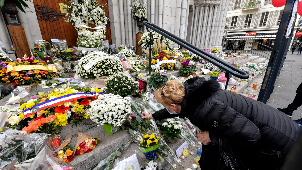 Franţa se exprimă liber, dar plăteşte scump. Societatea franceză este îndoliată după ultimele atacuri ale extremiştilor