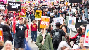 VIDEO, FOTO | Proteste de amploare faţă de măsurile de austeritate în Londra. Manifestanţii au cerut demisia Guvernului Theresa May