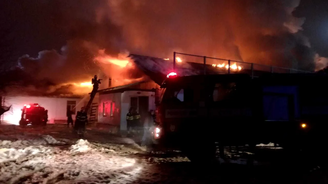 VIDEO: Incendiu de proporţii la o şcoală din judeţul Iaşi
