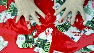 Ucraina: PROTEST INEDIT în faţa filialei Deutsche Bank de la Kiev - FOTO