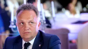 Dinu Pescariu şi Claudiu Florică, audiaţi la DNA. Fostul şef Fujitsu, aproape să fie lovit cu maşina de un fost luptător K1