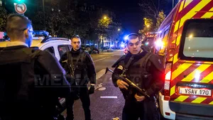 STARE DE URGENŢĂ în Franţa: Aproximativ 1.500 de militari au fost mobilizaţi. Hollande a dispus reintroducerea urgentă a controalelor la frontiere - FOTO