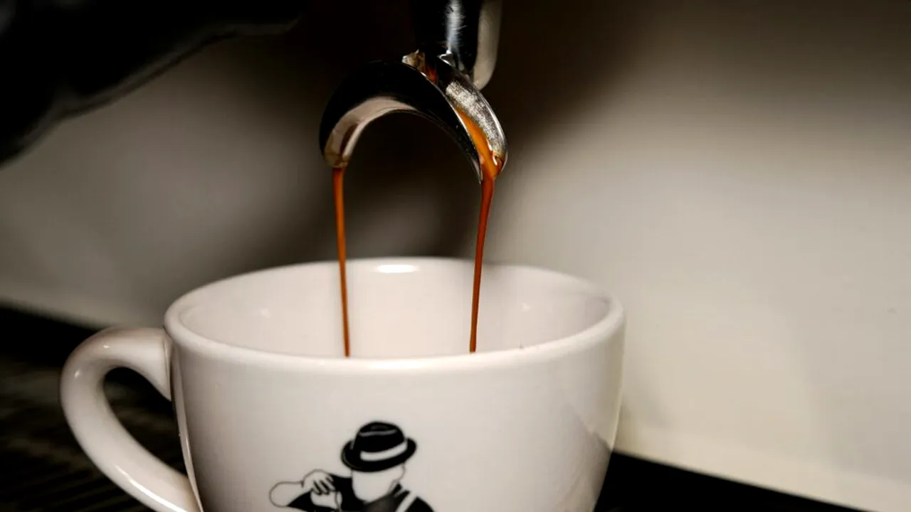 Ce se ascunde în ceașca de cafea: diferențele dintre cappuccino, latte, americano și flat white