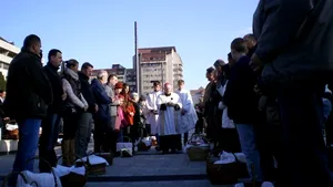 Peste 7.000 de persoane din Miercurea Ciuc, la ritualul sfinţirii bucatelor în centrul oraşului - FOTO