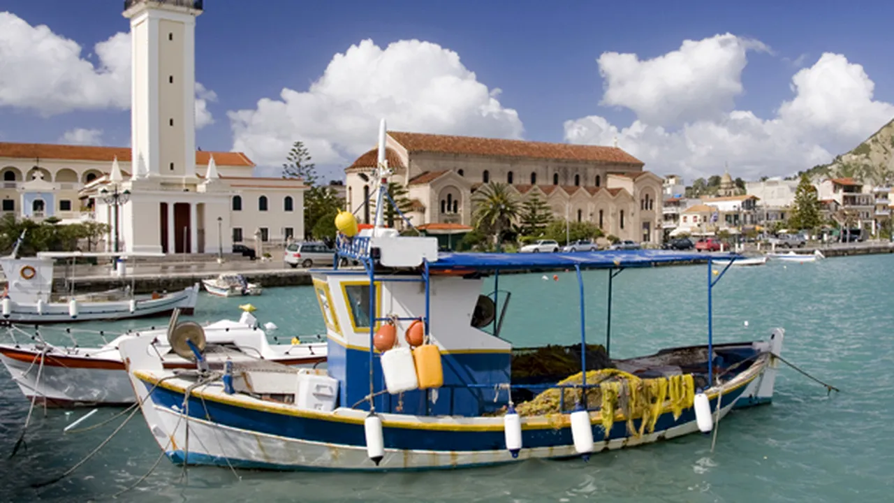 Evaziunea fiscală din marile staţiuni din Grecia depăşeşte 80%