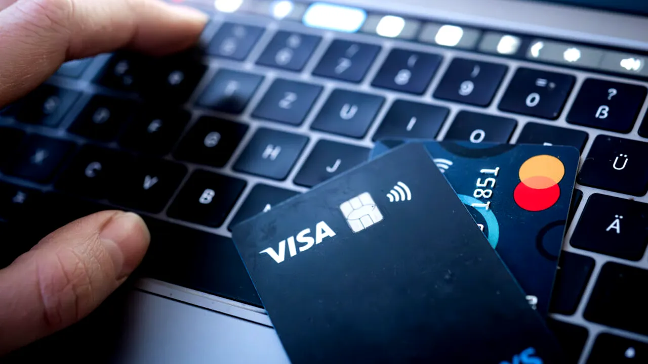 O cunoscută bancă digitală este acuzată că ar opera fără licenţă în Ucraina. Cum se apără compania