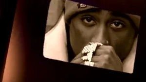 Versuri scrise de mână de Tupac Shakur, evaluate la peste 85.000 de euro, scoase la licitaţie - VIDEO