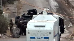 ATAC CU BOMBĂ în estul Turciei: Zece poliţişti au fost ucişi - VIDEO