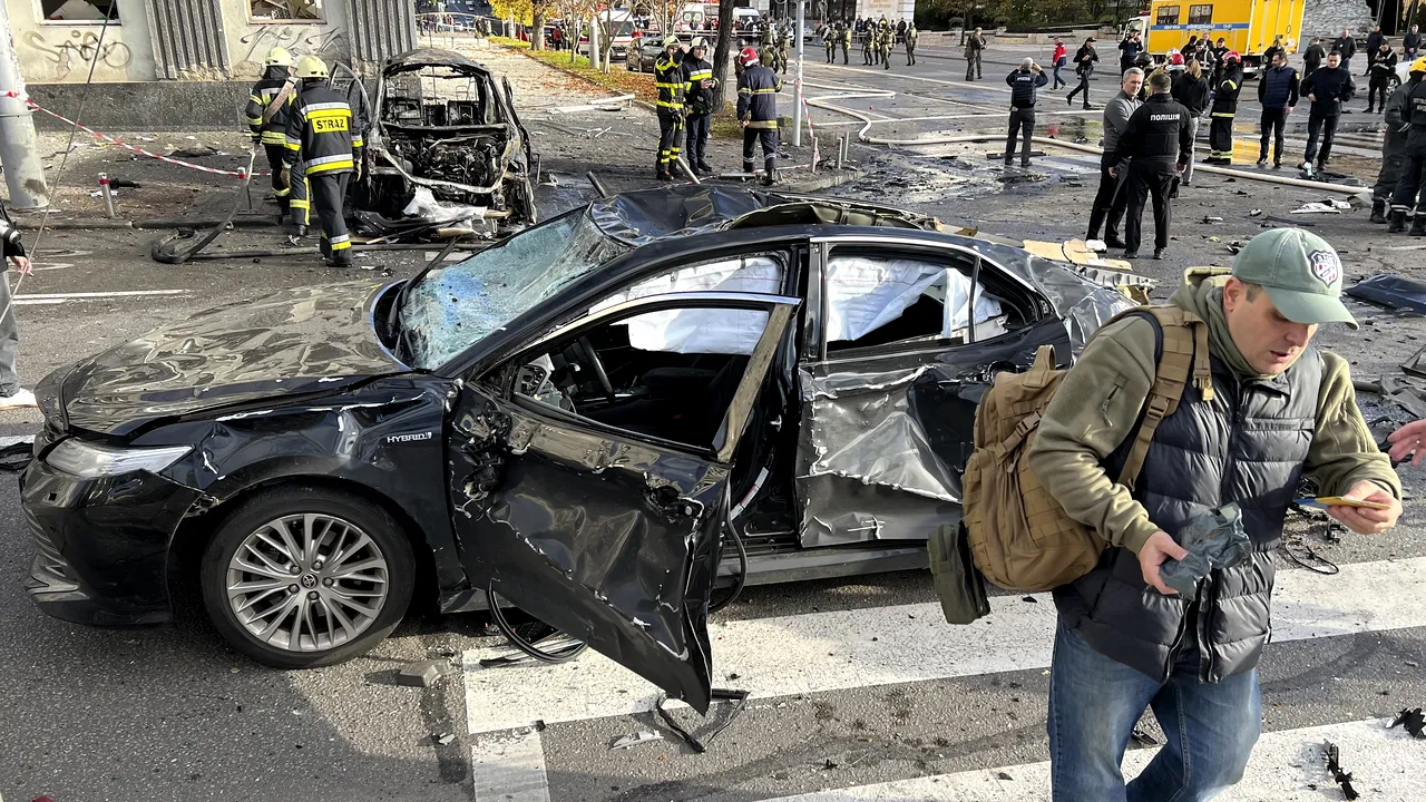 Opt civili au murit în Kiev, după atacul cu rachete. Zelenski: 